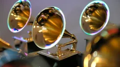 En la foto: Trofeo premio Grammy